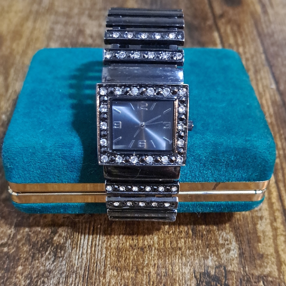 Japan Movement Metallic Bracelet Watch with Crystal Accents